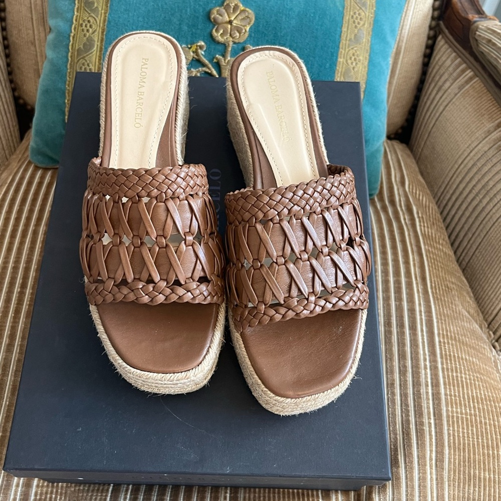 Paloma Barcelona woven leather slides platform 
Size 41…size 10 US
New in box